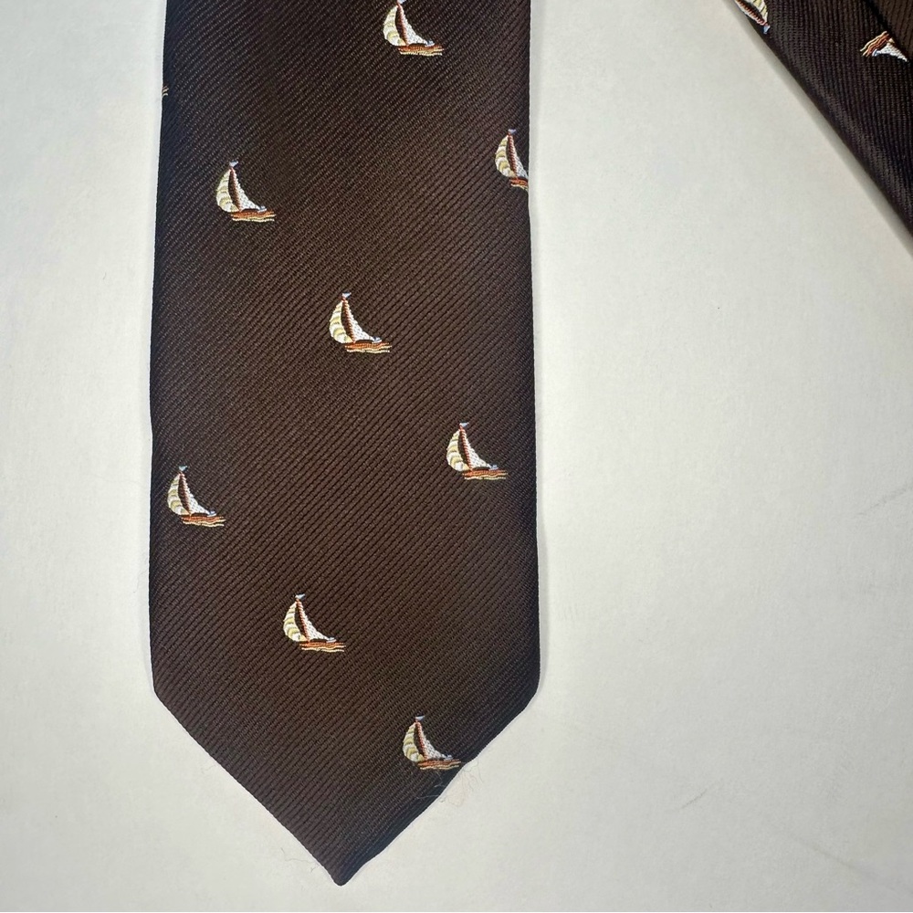 NWT x VINTAGE Sailboat Embroidered Brown Patterned Tie by Charing Cross 3”